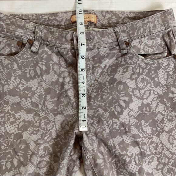 Sanctuary Gray Lace Print Skinny Jeans - Picture 10 of 13